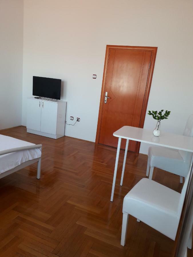 Апартаменты Apartman Dunja Ns 2 Нови-Сад Экстерьер фото